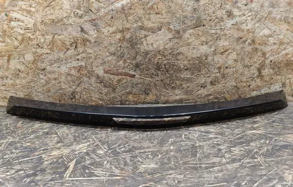 Tailgate/trunk spoiler