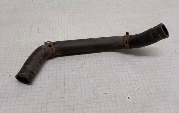 Volkswagen PASSAT B6 Engine coolant pipe/hose
