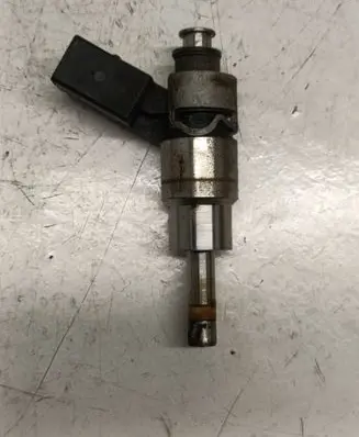 Audi A3 S3 8P Fuel injector 06D133036D