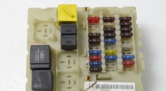 Ford Focus Fuse module 98AG14A073AH