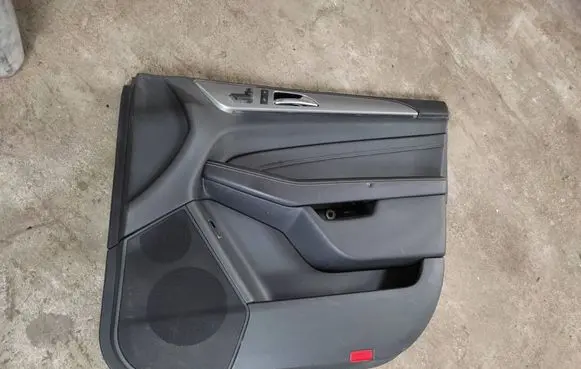 Mercedes-Benz ML W166 Front door card panel trim