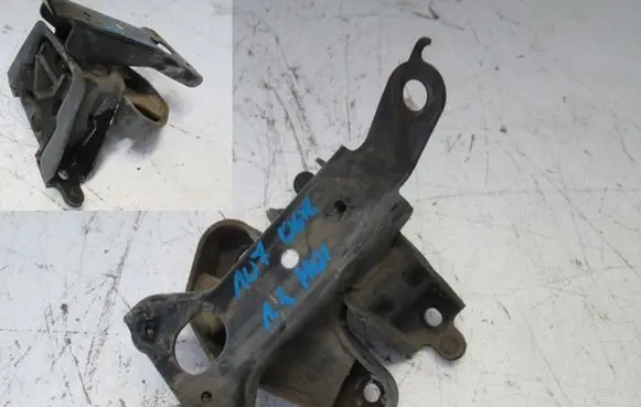 Peugeot 107 Engine mount vacuum valve 