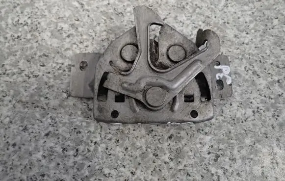 Suzuki Grand Vitara I Engine bonnet/hood lock/catch
