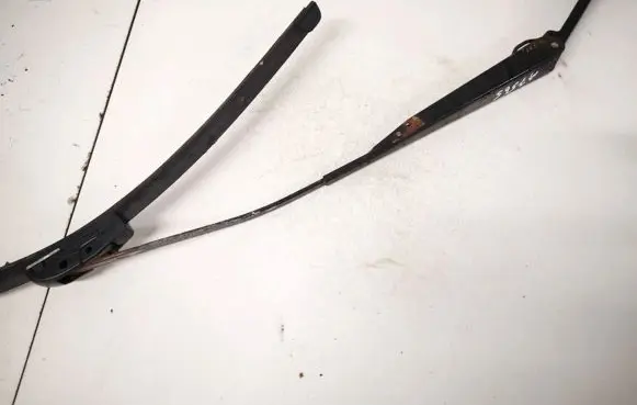 KIA Carens I Front wiper blade arm