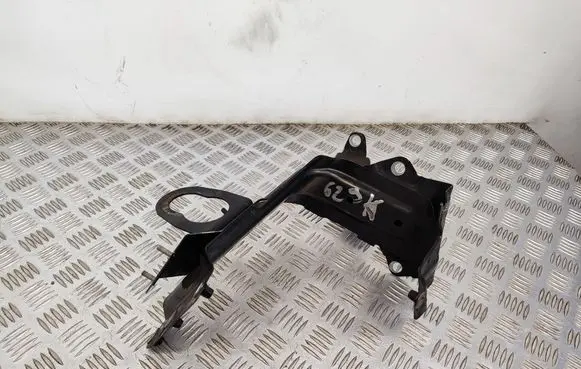Audi Q7 4M Fender mounting bracket 4M0821131C