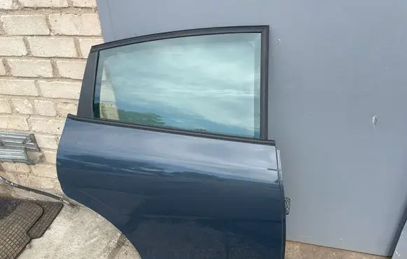 Seat Leon (1P) Rear door 