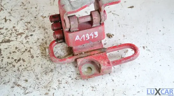 Volkswagen Golf V Front door lower hinge 1K0831412N