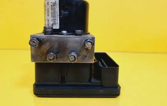 Mini One - Cooper R50 - 53 ABS Pump 6765282 6765284