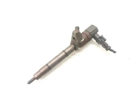 Hyundai i30 Fuel injector 338002A400