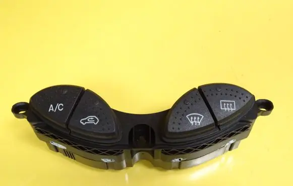 Ford Focus Windscreen/window heater switch 98AG19A945CG