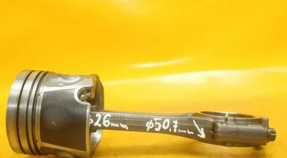 Volkswagen Golf V Piston with connecting rod 79L79 038G