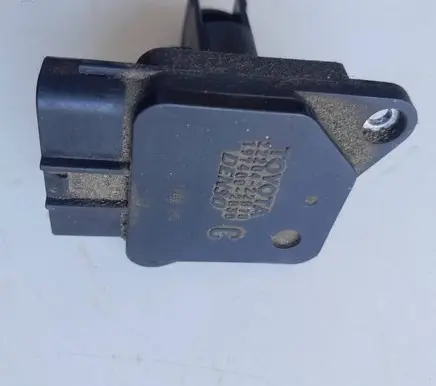 Toyota Corolla E120 E130 Mass air flow meter 2220422010 1974002030