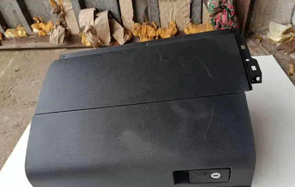 Volkswagen Touran I Glove box 1T1857101A