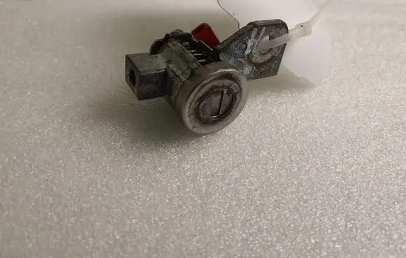 Hummer H3 Front door lock (next to the handle) 2669A