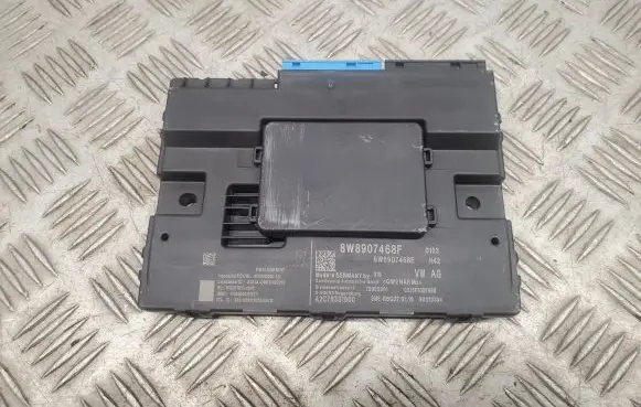 Audi Q7 4M Gateway control module 8W8907468F
