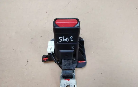 Toyota C-HR I Middle seatbelt buckle (rear) 1129806
