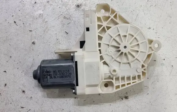 Audi Q3 8U Rear door window regulator motor 8K0959812A 11440250792 1101919813201
