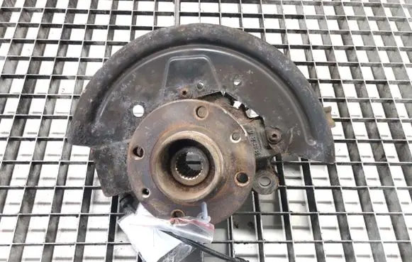 Renault Clio IV Front wheel hub spindle knuckle