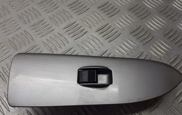 Mazda Premacy Electric window control switch GE6M684L1