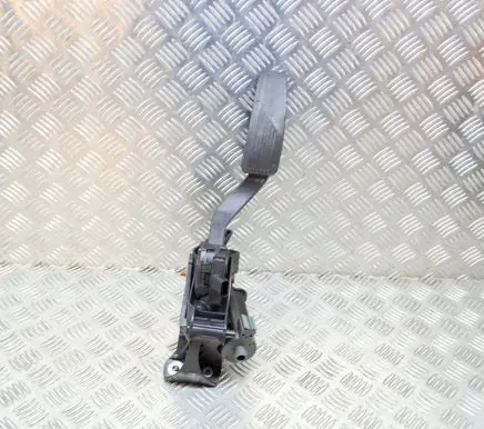 Maserati Quattroporte Accelerator throttle pedal 06700051800 6700051800