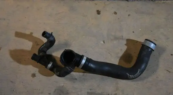 Mercedes-Benz S W223 Engine coolant pipe/hose