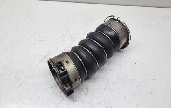 BMW 5 F10 F11 Intercooler hose/pipe 8513451