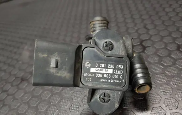 Audi A6 S6 C5 4B Air pressure sensor 036906051C 0261230053