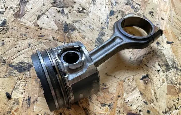 Citroen Berlingo Piston with connecting rod