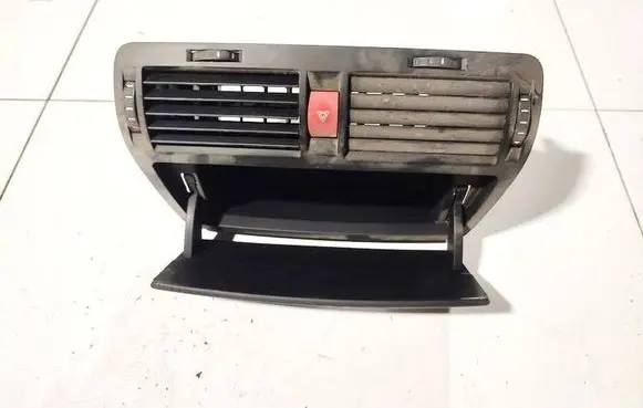 Skoda Octavia Mk2 (1Z) Dash center air vent grill 1Z0820951 1111117