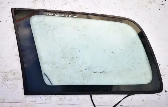 Nissan Sunny Rear side window