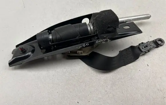 Volvo V70 Front seatbelt 615309500C 6258593 4258593