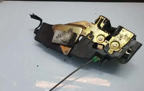 Volvo S40, V40 Front door lock