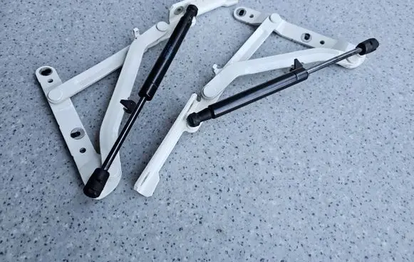 Maserati GranTurismo Tailgate/trunk/boot hinge