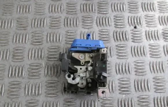 Audi A8 S8 D2 4D Rear door lock 4D0839016D