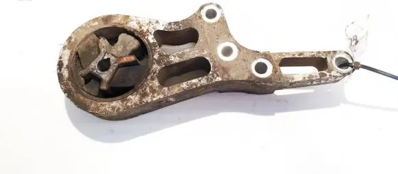 Volvo C30 Engine mount bracket