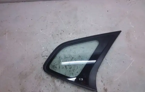 KIA Carens II Rear vent window glass 43R000083