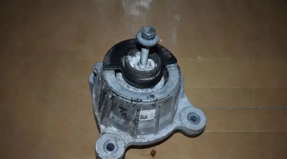 Mercedes-Benz Vito Viano W639 Engine mount vacuum valve A4472411113555