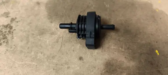 Mercedes-Benz GLS X167 Vacuum valve A0004703700