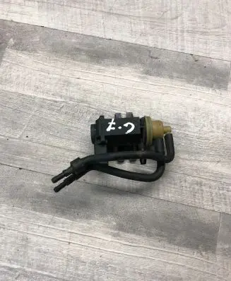 Volkswagen Golf VII Turbo solenoid valve 04L131051F