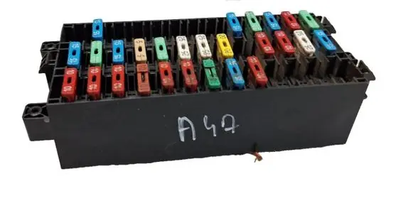 Renault Trafic II (X83) Fuse module 7703297579