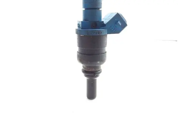 Audi A4 S4 B5 8D Fuel injector 058133551F