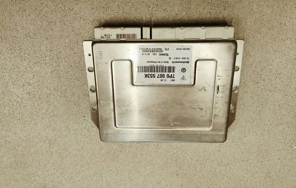 Porsche Cayenne (9Y0 9Y3) Air suspension control unit module (rear) 7P0907553K D00182116122 15152801482