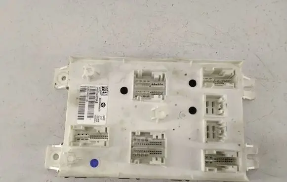 Fiat Freemont BSM Control unit 68164835AB YH345201136 68164832AB