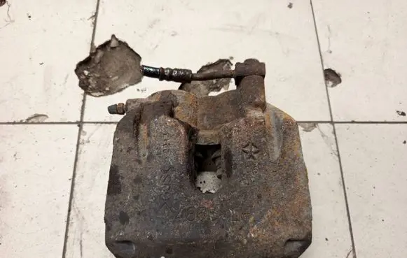 Jeep Grand Cherokee Front brake caliper 