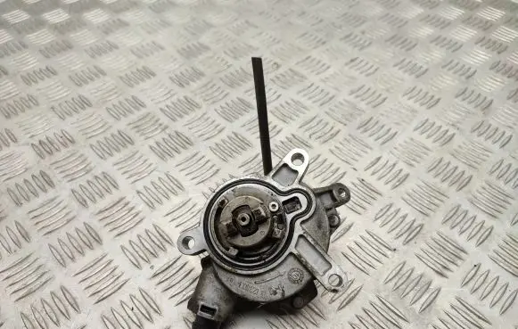 Volvo V70 Vacuum pump 31219463