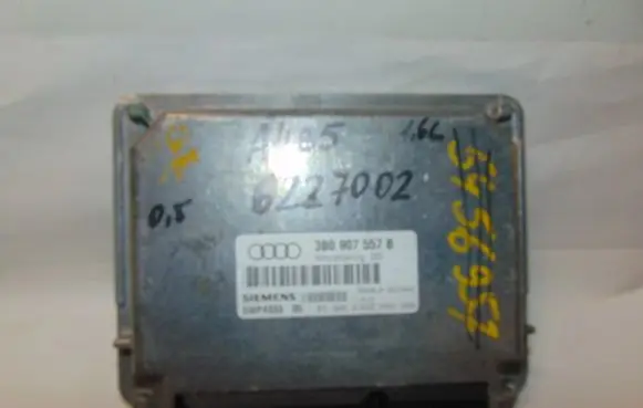 Audi A4 S4 B5 8D Engine control unit/module 3B0907557B 5WP433305