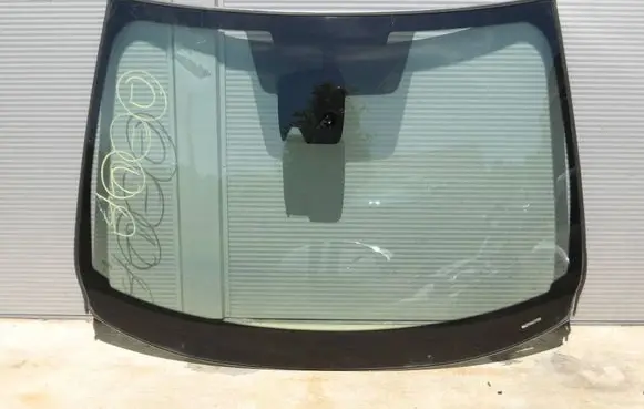 Nissan Qashqai Front windscreen/windshield window 