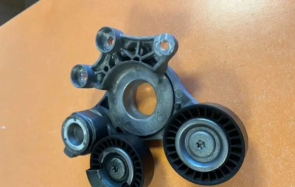 Fiat Panda III Generator/alternator belt tensioner 46348898