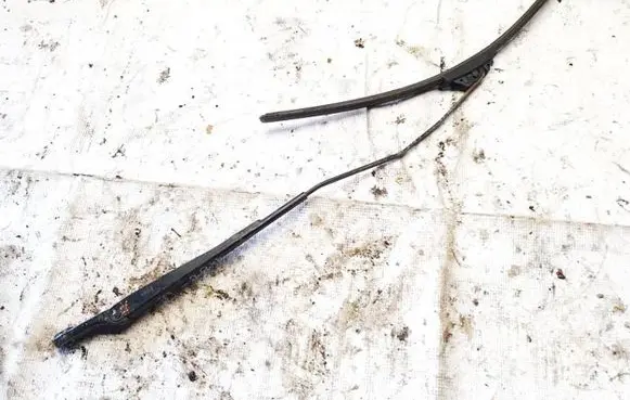 Peugeot 406 Front wiper blade arm