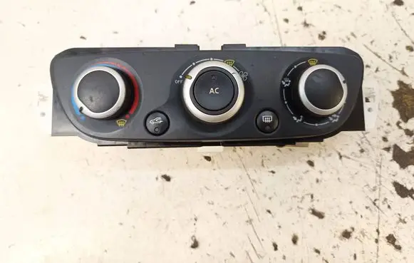 Renault Megane III Climate control unit T1001786G 1110311